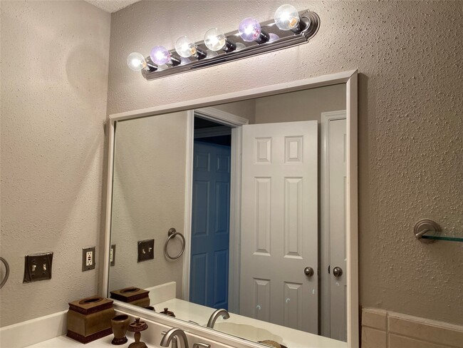 Building Photo - 2415 Poco Dr