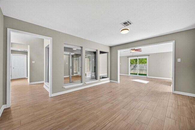 Building Photo - 5054 Pine Cliff Dr