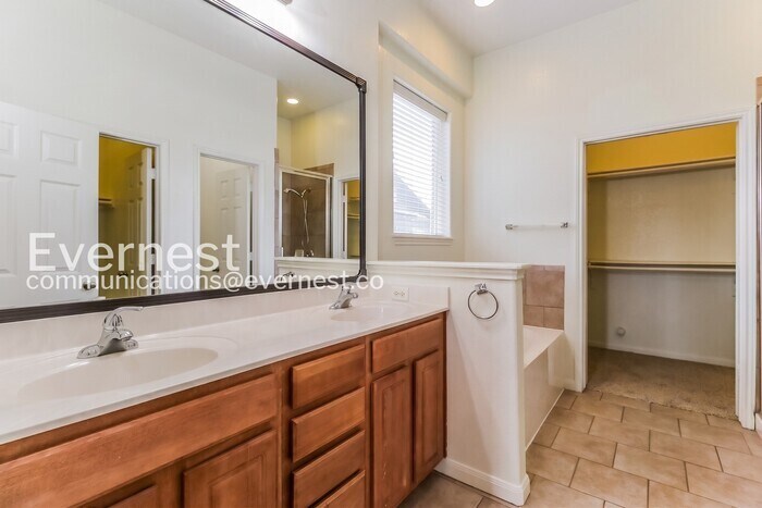 Building Photo - 709 W 35th St