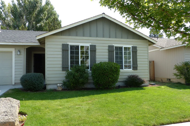 Primary Photo - 3 Bed/2 Bath Single Level Home in SW Redmo...