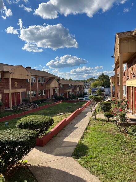 Building Photo - 924 Stuyvesant Ave