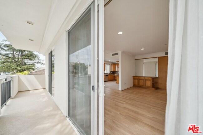 Building Photo - 1450 S Beverly Dr