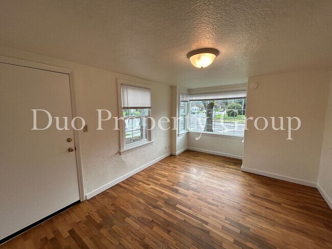 Building Photo - 13th &amp; Chambers