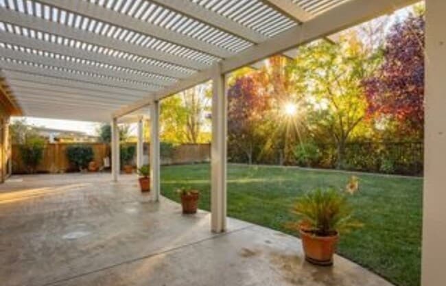 Building Photo - 3 bedroon 2 bath home