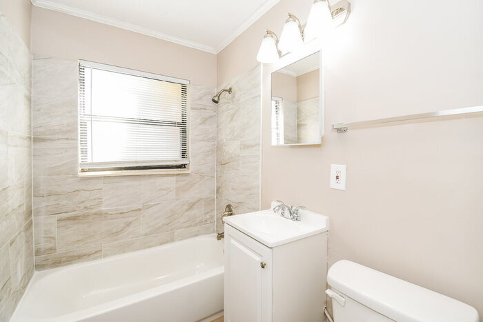 Building Photo - 714 S 42nd St