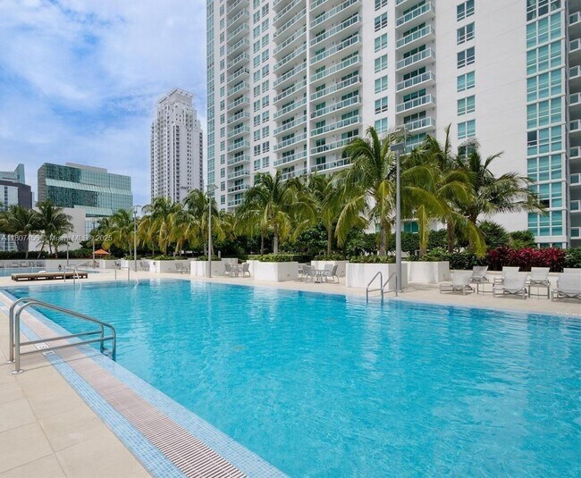 Building Photo - 950 Brickell Bay Dr