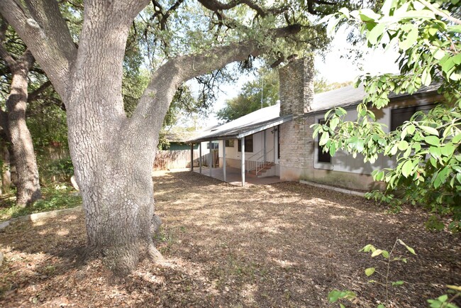 Building Photo - Quaint South Austin Neighborhood - 3/2/2 o...