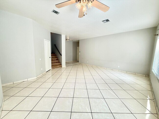 Building Photo - Amazing Peccole Ranch Home 4 beds & Pool