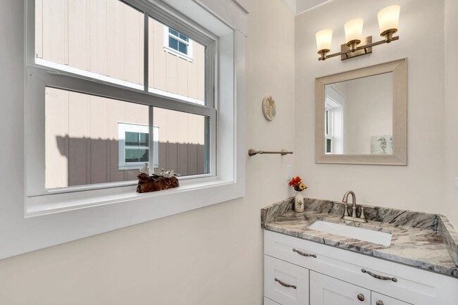 Building Photo - Charming Caribbean Cottage - Downtown Brad...