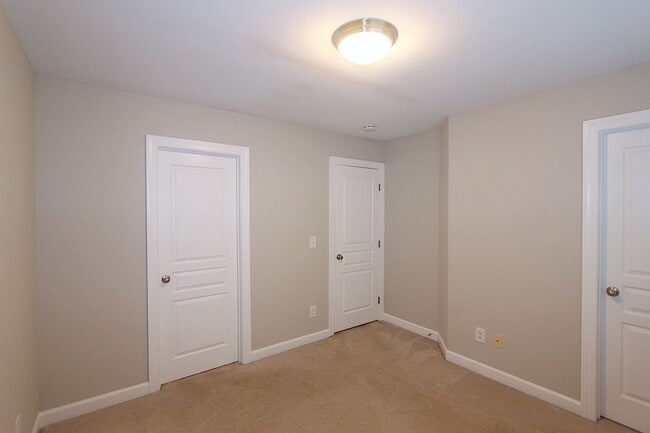 Building Photo - 3 Story Townhome near Brier Creek!