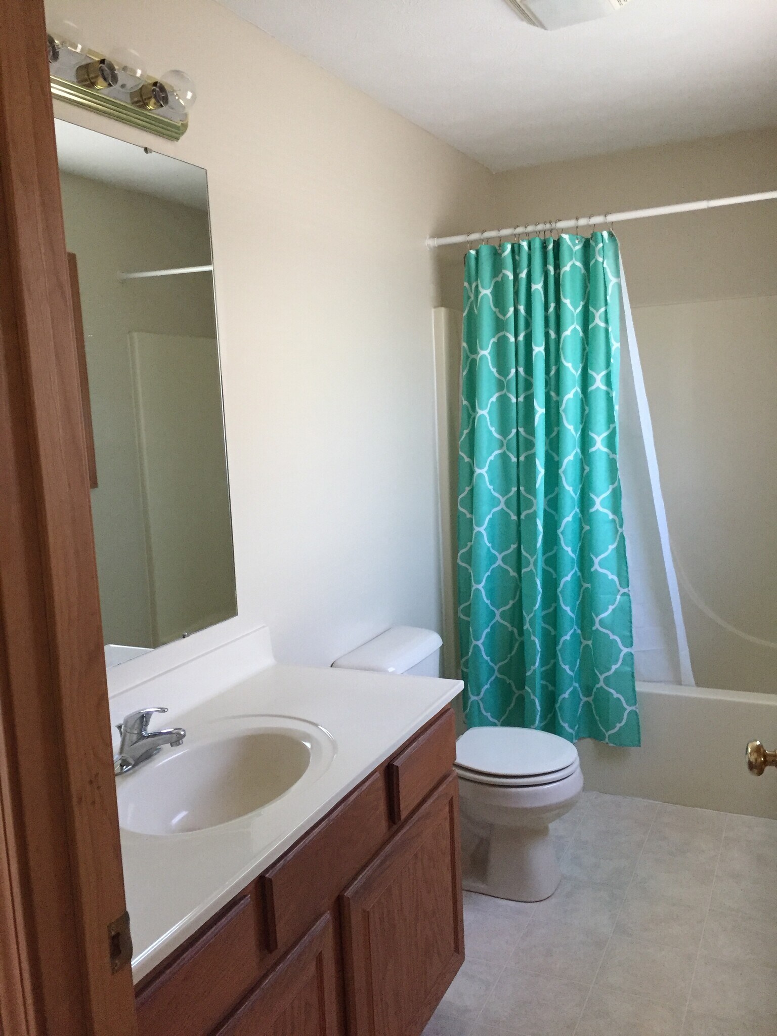 Building Photo - 579 Foxcross Dr