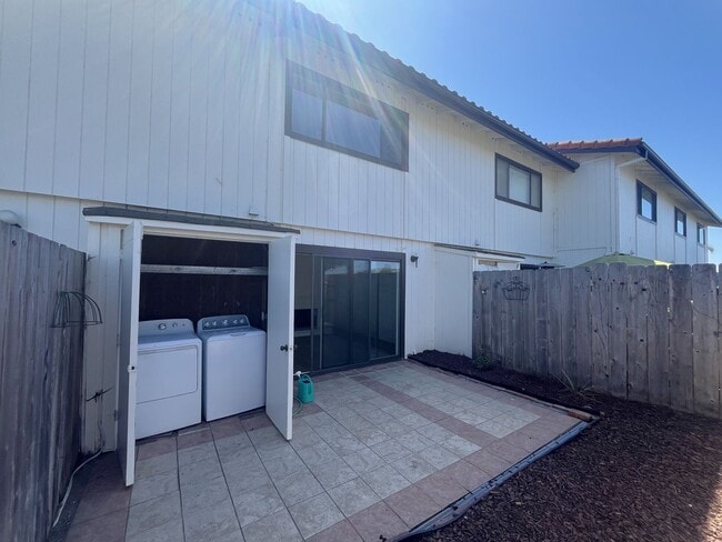 Building Photo - Newly renovated Townhome Grove Heights 1.5...