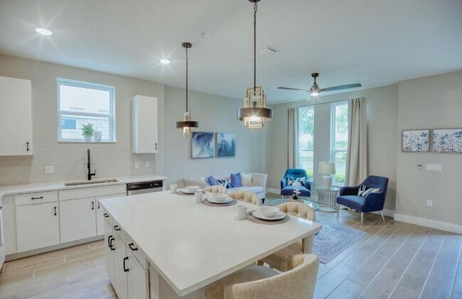 Building Photo - 2108 Broome St