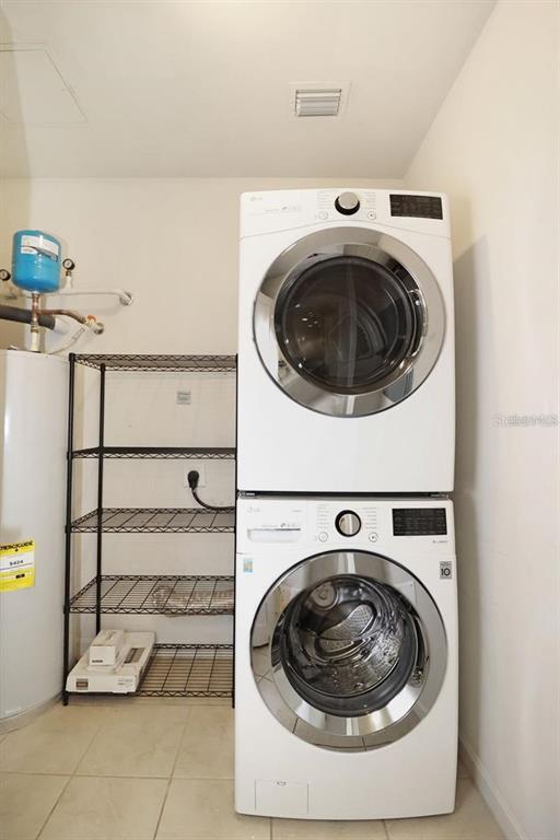 Building Photo - 400 4th Ave S