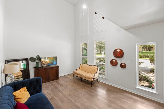 Building Photo - 1115 Augusta Dr