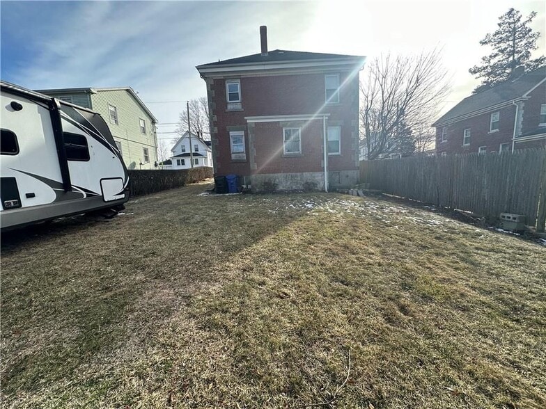 Building Photo - 6 Russell Ave