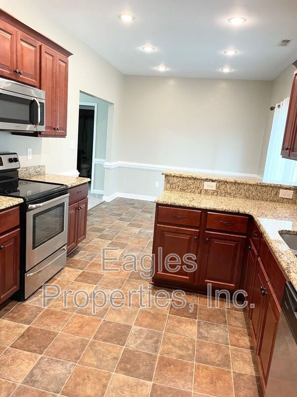 Building Photo - 117 Kenison Way