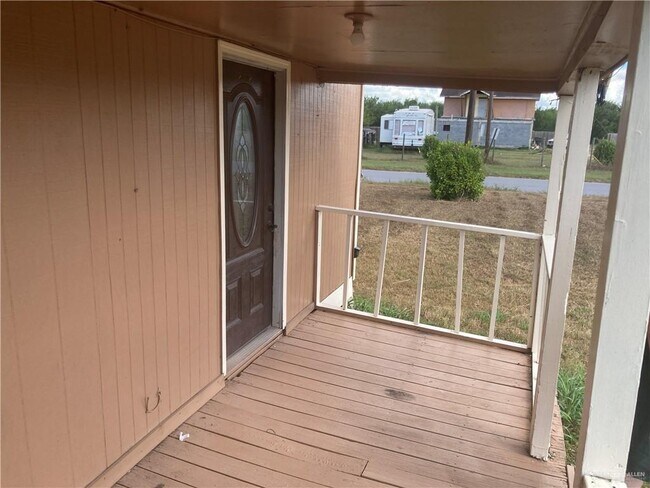Building Photo - 9919 Villa Dr