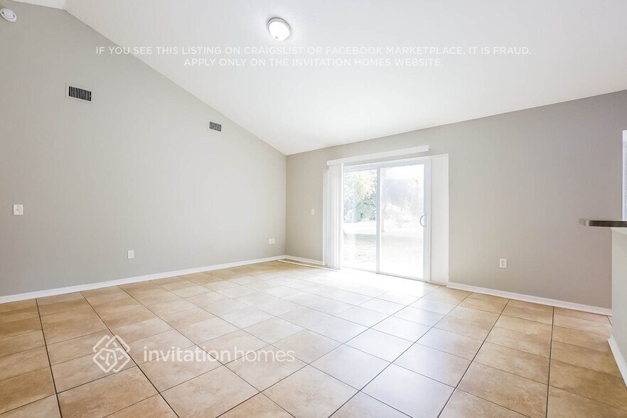 Building Photo - 13518 Biscayne Dr
