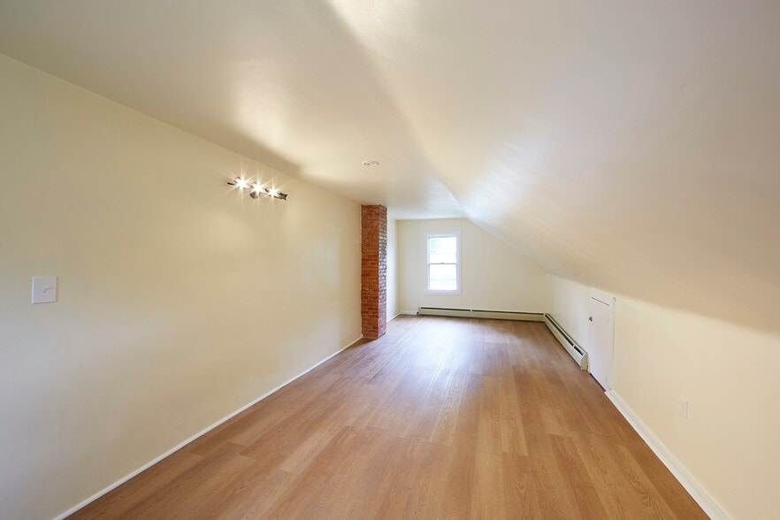 Bedroom 4 - 32 Garrett Ave