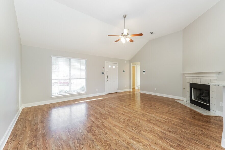 Building Photo - 25 Oakridge Cove