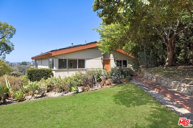 Building Photo - 2021 Park Dr