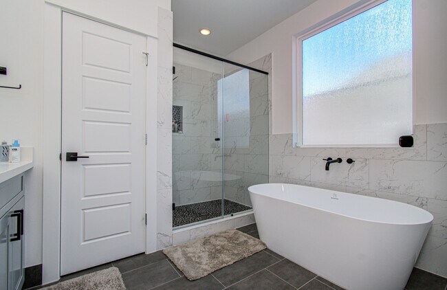 Building Photo - 8325 Springwood Crk Ln