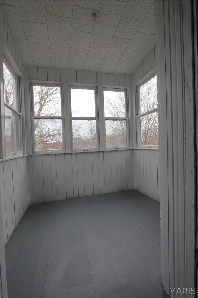 Building Photo - 5422 Rhodes Ave
