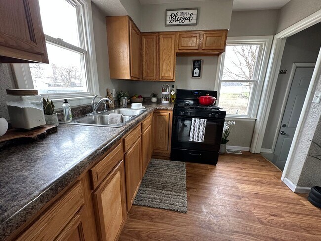 Building Photo - 3 bed, 1 1/2 bath Home for rent in Elk Run Heights