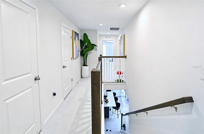 Building Photo - 1120 Lakeshore Breeze Pl