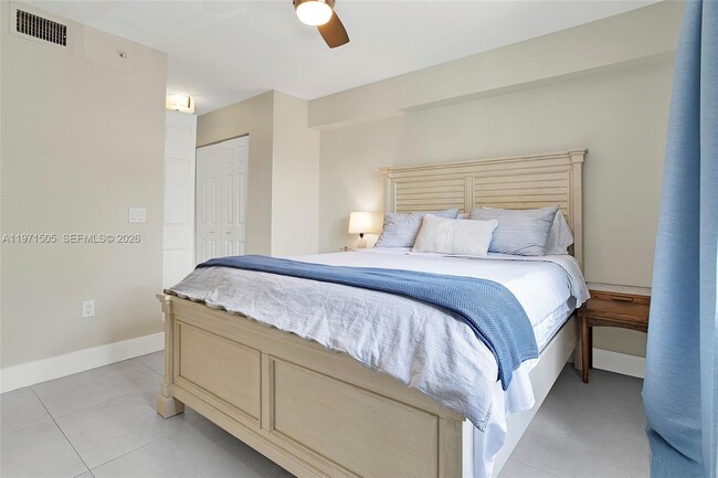 Building Photo - 2009 SE 10th Ave