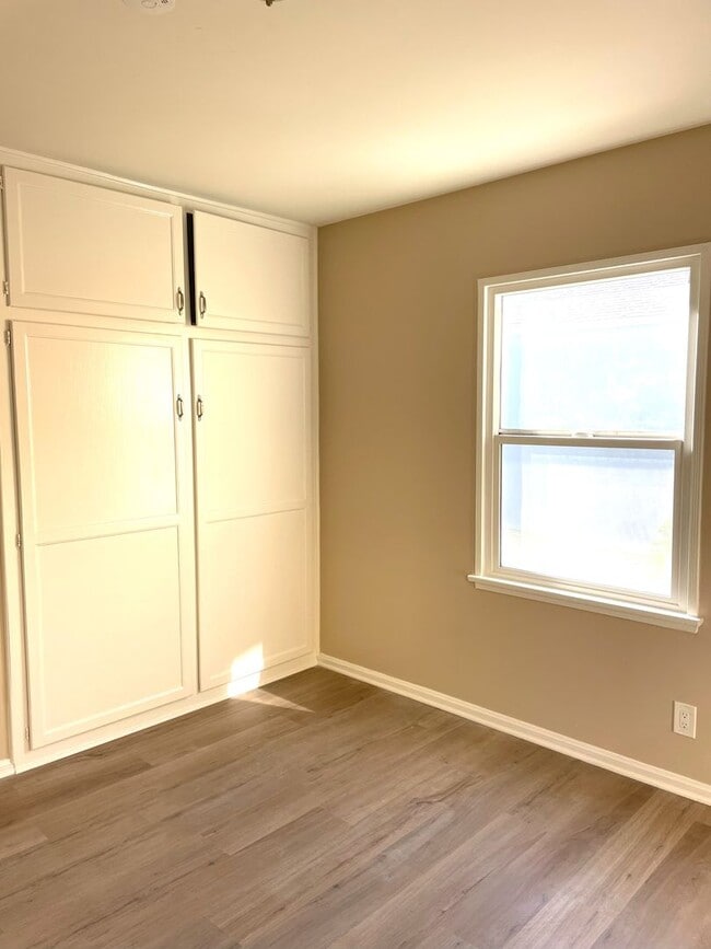 Building Photo - 462