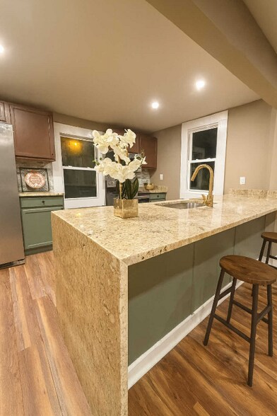 Building Photo - 626 Florida Ave