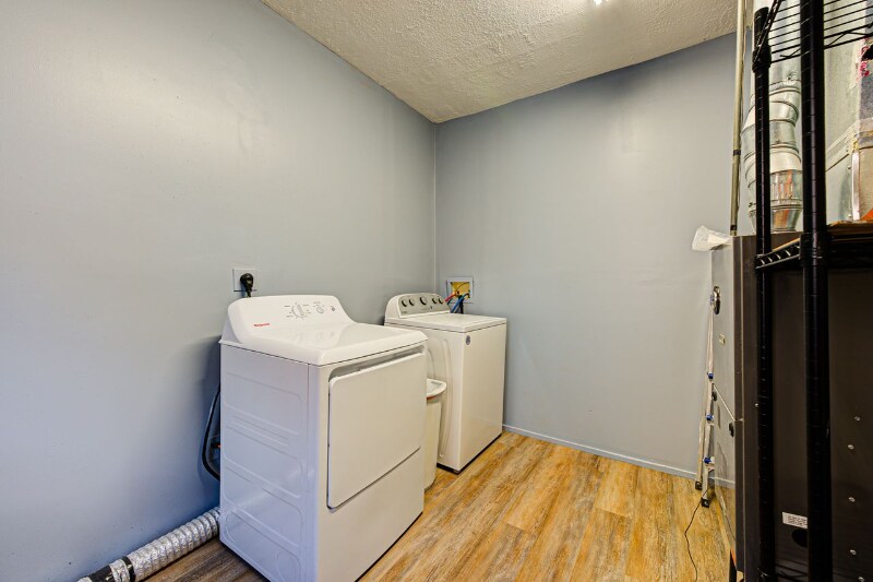 Building Photo - 313 E Spring St