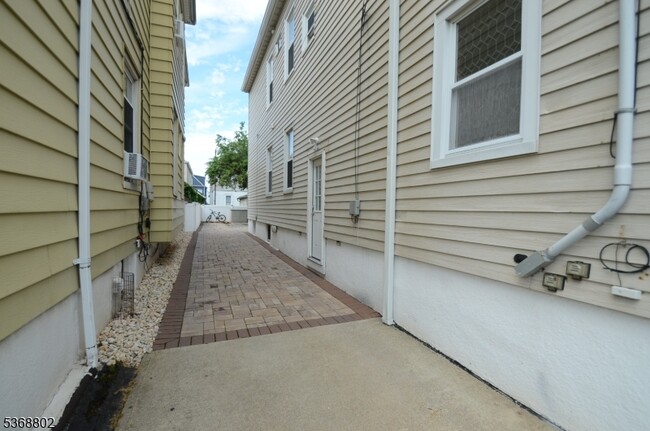 Building Photo - 74 Harrison Pl
