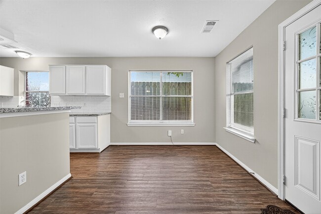 Building Photo - 17162 Summer Hollow Dr