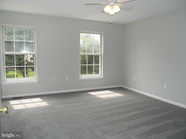 Building Photo - 104 W Main St