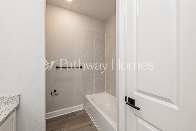Building Photo - 628 Brookside Dr