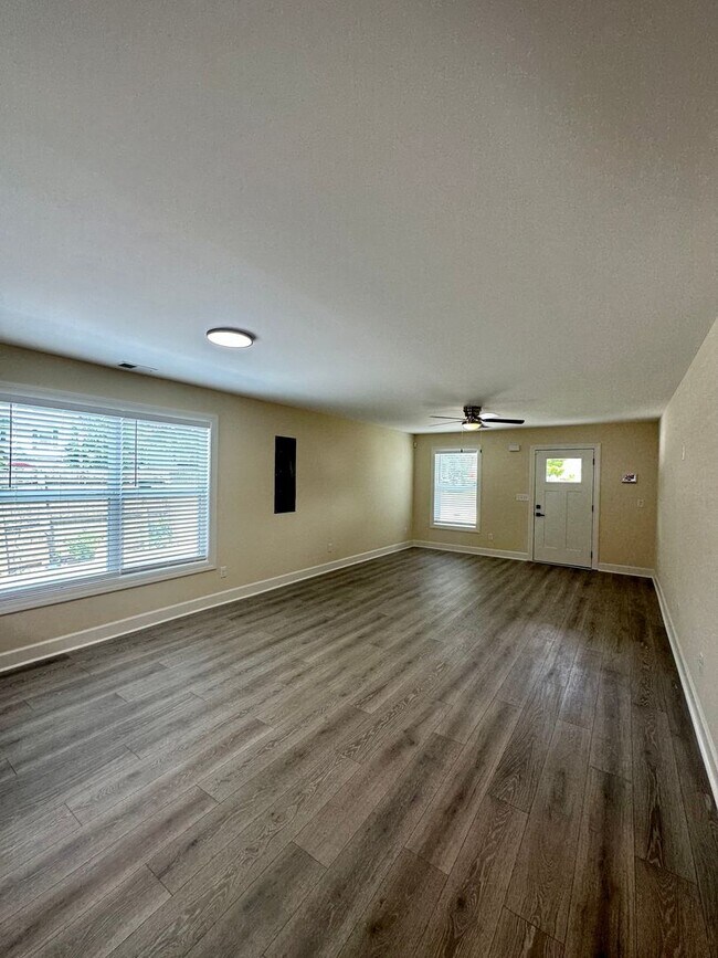 Building Photo - Brand New! Pre-leasing 26-27 Students