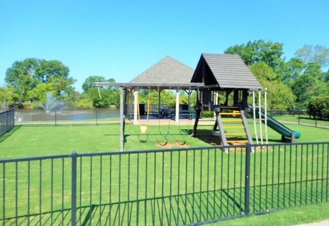 Building Photo - Well kept home in Edmond + 3 bedrooms + Office + Edmond Schools