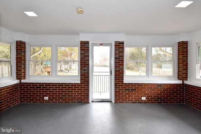 Building Photo - 7125 Harrison Ln