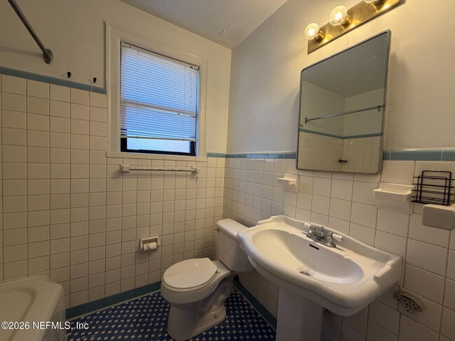 Building Photo - 1733 River Rd