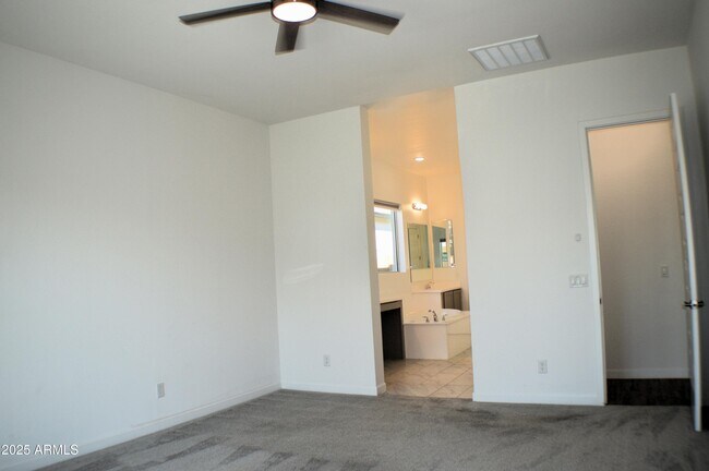 Building Photo - 22621 E Lords Wy