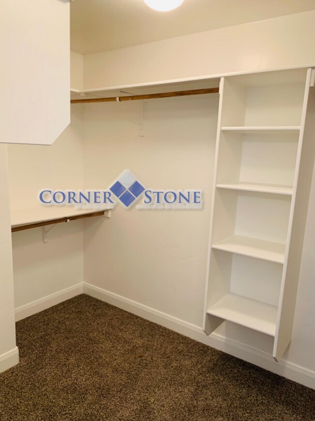 Building Photo - Wonderful Home In Middleton with 3 Car Garage!