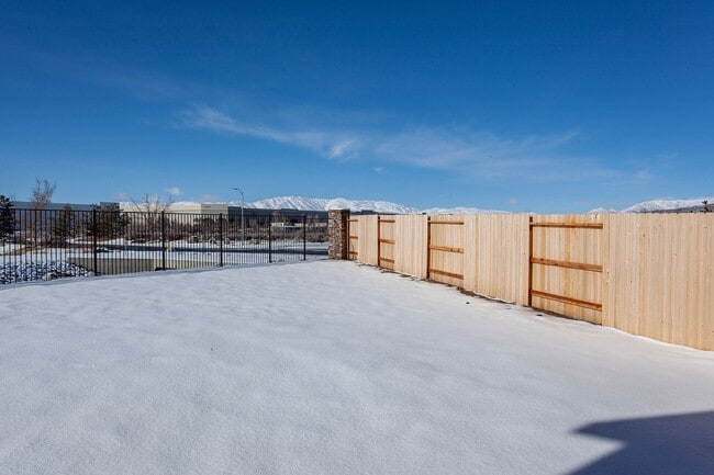 Building Photo - 8981 Quail Fls Dr