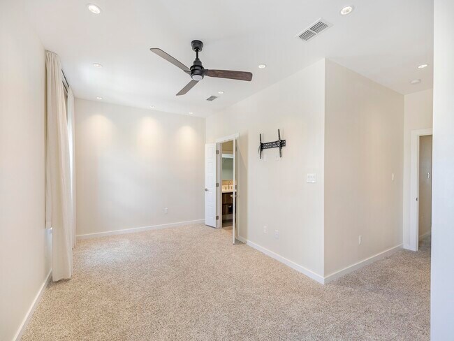 Building Photo - 210 Veracruz Dr