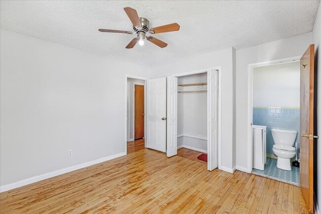 Building Photo - 2127 Oak Ave