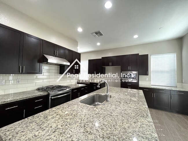 Building Photo - Updated 4bd/3ba Fair Oaks Home with Large ...