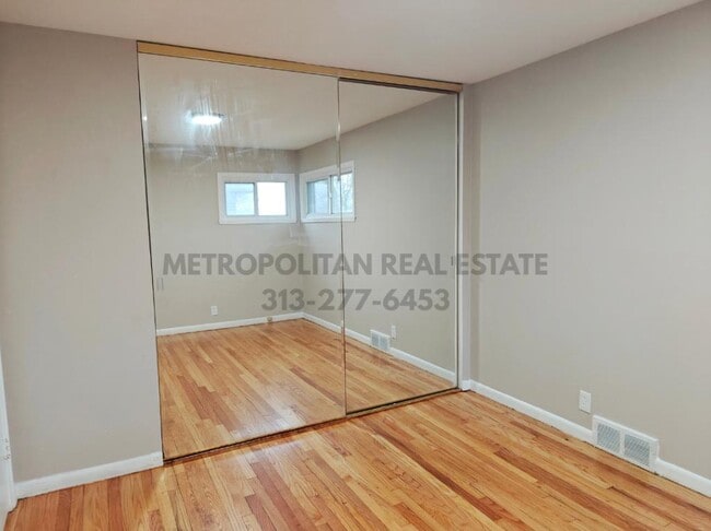 Building Photo - 150 Clair St