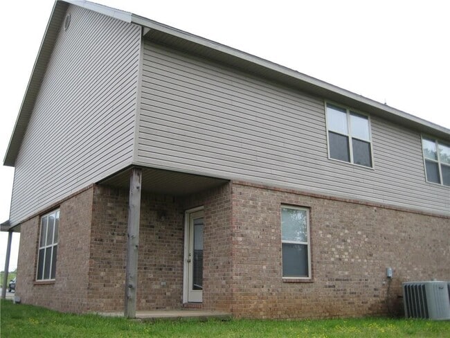 Building Photo - 3404 SW Deerfield Blvd